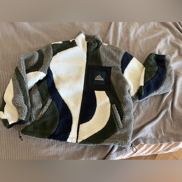 RARE Chinatown Market Mountain Expedition Swirl Sherpa NWT - Picture 2 of 6